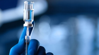 Κέρδισε αποζημίωση «μαμούθ» από την εταιρία που την απέλυσε επειδή δεν έκανε το εμβόλιο του COVID-19