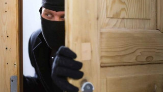 Θεσσαλονίκη: Χτυπούσαν με λοστό & αφαιρούσαν χρήματα από πεζούς