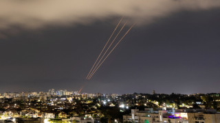 Ιράν: Επίθεση με τουλάχιστον 100 πυραύλους κατά του Ισραήλ