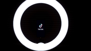 ΗΠΑ: Γιατί κλείνει το TikTok στις 19 Ιανουαρίου