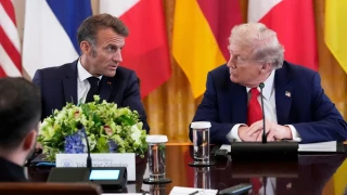 Τραμπ σε Μακρόν: «O Πούτιν θέλει να κάνει συμφωνία για μένα»