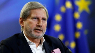 Χαν: «Κανένα θέμα αλλαγής συνόρων Ελλάδας-Αλβανίας - Ήταν παρεξήγηση»